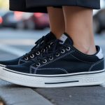 L'art de porter des baskets noires pour femme au quotidien